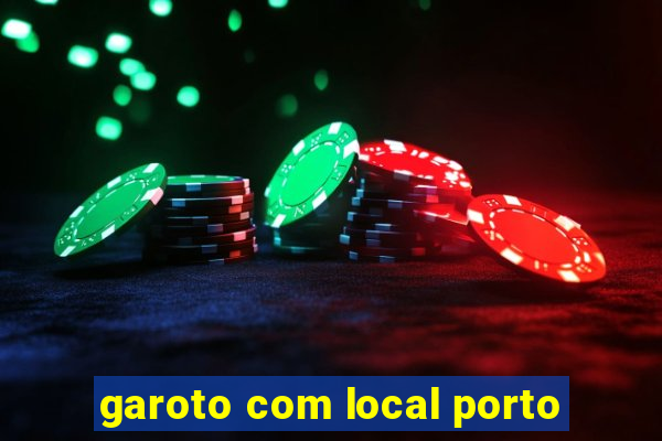 garoto com local porto